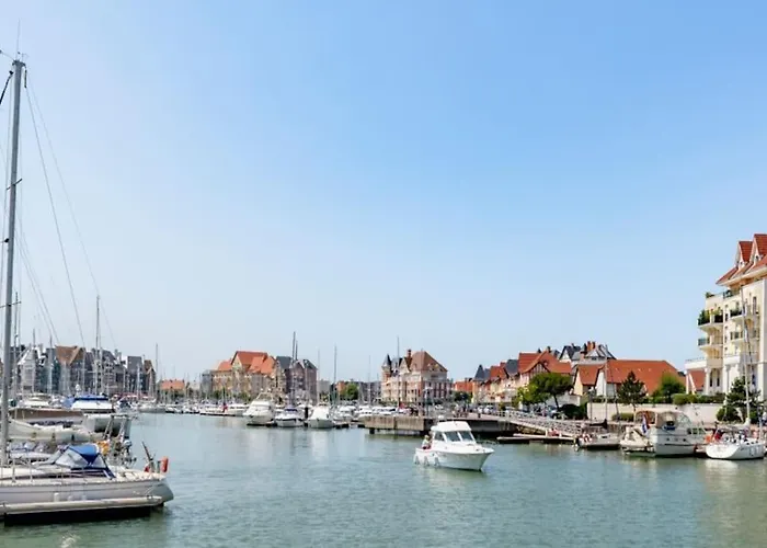 Bel En Plein Centre De Apartment Cabourg
